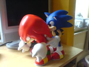 <img300*0:stuff/z/36198/Sonic,%2520Knucles%2520and%2520me%2520%253A%252f/i1214502824_1.jpg>