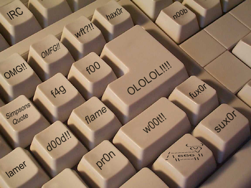 <img:http://elfpack.com/stuff/z/4520/Cloud%2520is%2520Nuts%2520/leet_haxor_irc_keyboard.jpg>